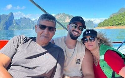 Izhar, Daniel et Gila Peled. (Autorisation)