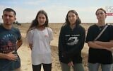 De gauche à droite : Yahli Chen, Noga Peleg, Aya Atzilia et Leah Winkler, des étudiants de Nofei Habsor qui ont réalisé le court-métrage "The Kidnapping", dans un reportage de Douzième chaîne, le 29 novembre 2023. (Crédit : Douzième chaîne ; utilisé conformément à la clause 27a de la loi sur le droit d'auteur)