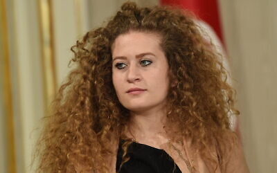 L'activiste palestinienne Ahed Tamimi attend de rencontrer le président tunisien à Tunis, le 2 octobre 2018. (Crédit : FETHI BELAID / AFP) L'activiste palestinienne Ahed Tamimi attend de rencontrer le président tunisien à Tunis, le 2 octobre 2018. (Crédit : FETHI BELAID / AFP)