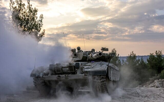 Un char de combat de l'armée israélienne en Haute Galilée, près de la frontière avec le Liban, le 1er novembre 2023. (Crédit : Jalaa Marey/AFP) Un char de combat de l'armée israélienne en Haute Galilée, près de la frontière avec le Liban, le 1er novembre 2023. (Crédit : Jalaa Marey/AFP)