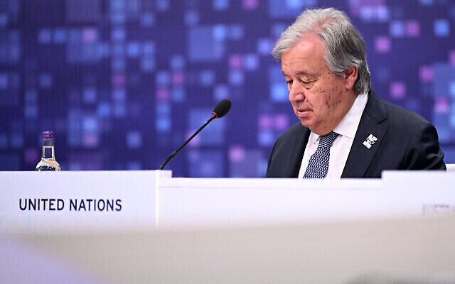 Le secrétaire général de l’ONU, Antonio Guterres, assiste au sommet britannique sur la sécurité de l’intelligence artificielle (IA) à Bletchley Park, dans le centre de l’Angleterre, le 2 novembre 2023. (Crédit : Leon Neal/Pool/AFP)