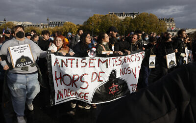 Le "Collectif Golem" à la grande marche contre l’antisémitisme, à Paris, le 12 novembre 2023. (Crédit : Geoffroy Van der Hasselt/AFP)