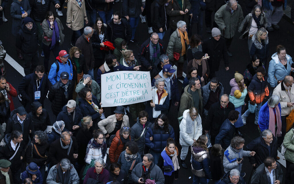 Marche contre l'antisémitisme à Paris, le 12 novembre 2023. (Crédit : Geoffroy Van der Hasselt / AFP)