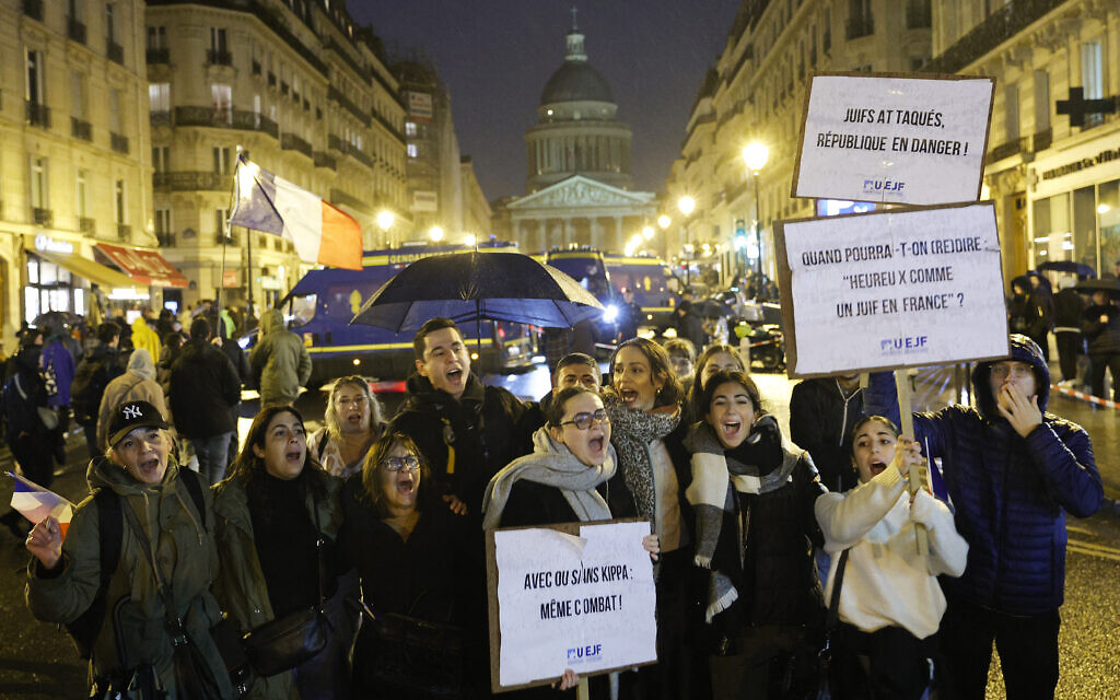 Marche contre l'antisémitisme à Paris, le 12 novembre 2023. (Crédit : Geoffroy VAN DER HASSELT / AFP)