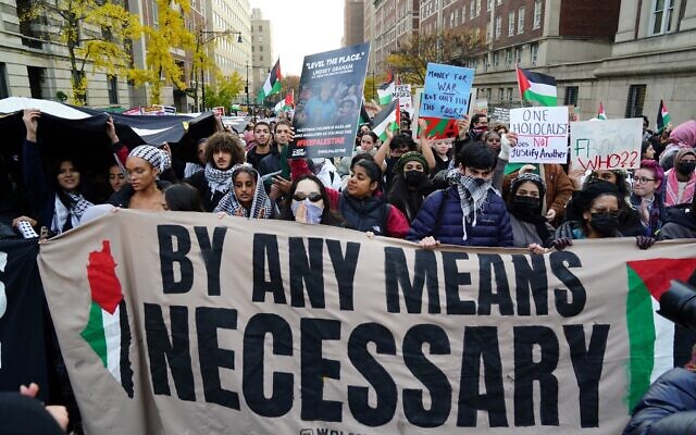 Une manifestation "All out for Gaza" à l'Université Columbia, à New York, le 15 novembre 2023. (Crédit : Bryan R. Smith/AFP) Une manifestation "All out for Gaza" à l'Université Columbia, à New York, le 15 novembre 2023. (Crédit : Bryan R. Smith/AFP)