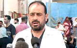 Le Dr. Mohammad Abu Salmiya, directeur de l'hôpital al-Shifa dans la ville de Gaza, donnant un point de presse concernant les répercussions de la pénurie de carburant sur l'hôpital, le 1er novembre 2023. (Crédit : HO/Hamas Media Office/AFP Photo)