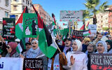 Photo d'illustration : Des Marocains manifestent le 26 novembre 2023 à Casablanca, appelant à un cessez-le-feu permanent dans la guerre Israël-Hamas et à la suspension des liens diplomatiques avec Israël. (Crédit : AFP)