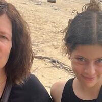 La mère et la fille Raya et Hila Rotem, enlevées par des terroristes du Hamas dans leur maison au kibboutz Beeri le 7 octobre 2023. (Crédit : Autorisation)