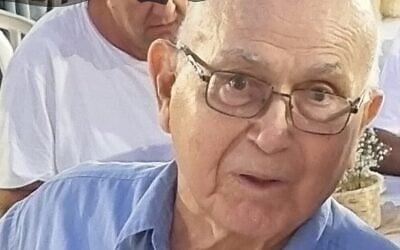 Amiram Cooper pris en otage par des terroristes du Hamas au kibboutz Nir Oz le 7 octobre 2023. (Autorisation)