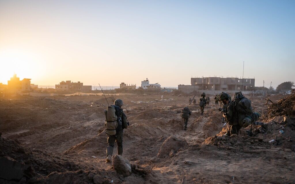 Des troupes opérant dans la bande de Gaza, sur une photo diffusée le 14 novembre 2023. (Crédit : Porte-parole de l'armée israélienne)