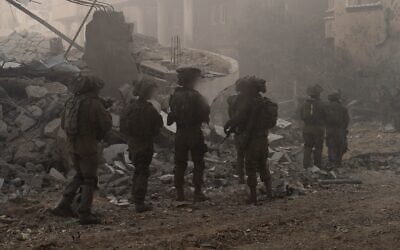 Les forces terrestres opèrent dans le nord de la bande de Gaza, une photo diffusée le 6 novembre 2023. (Crédit : Armée israélienne)