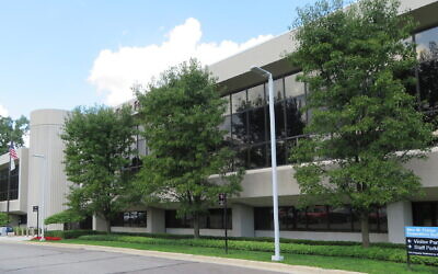 Le bâtiment de la fédération juive de Détroit, dans la banlieue de Bloomfield Hills. (Crédit : Ron Kampeas via JTA)