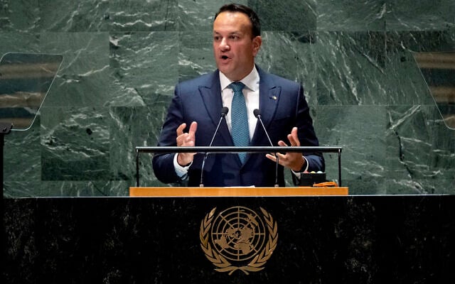 Leo Varadkar, le Premier ministre irlandais, lors de la 78e session de l'Assemblée générale des Nations unies, le 22 septembre 2023. (Crédit : Craig Ruttle/AP) Leo Varadkar, le Premier ministre irlandais, lors de la 78e session de l'Assemblée générale des Nations unies, le 22 septembre 2023. (Crédit : Craig Ruttle/AP)