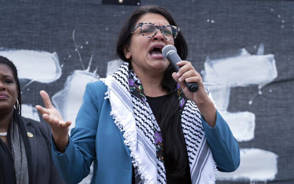 La représentante démocrate du Michigan, Rashida Tlaib, prenant la parole lors d'une manifestation pro-palestinienne, à Washington, le 20 octobre 2023. (Crédit : Jose Luis Magana/AP) La représentante démocrate du Michigan, Rashida Tlaib, prenant la parole lors d'une manifestation pro-palestinienne, à Washington, le 20 octobre 2023. (Crédit : Jose Luis Magana/AP)