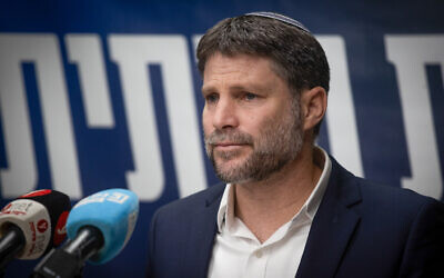 Le ministre des Finances Bezalel Smotrich dirige la réunion de la faction de son parti à la Knesset, le 20 novembre 2023. (Crédit : Oren Ben Hakoon/Flash90)