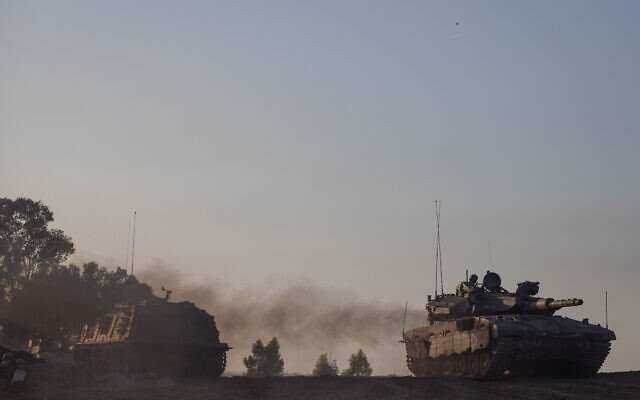 Les soldats israéliens à proximité de la frontière entre Israël et Gaza, le 29 novembre 2023. (Crédit : Chaim Goldberg/Flash90) Les soldats israéliens à proximité de la frontière entre Israël et Gaza, le 29 novembre 2023. (Crédit : Chaim Goldberg/Flash90)