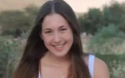 Naama Levy, 19 ans, prise en otage par des terroristes palestiniens du Hamas sur la base militaire de Nahal Oz le 7 octobre 2023. (Crédit : Autorisation)