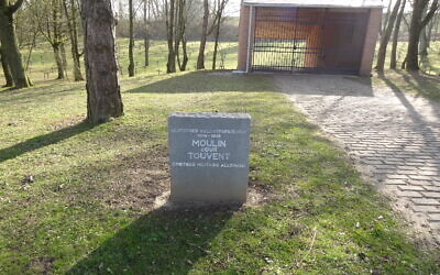 Le Cimetière militaire allemand de Moulin-sous-Touvent, dans l'Oise. (Crédit : Wikimedia Commons)