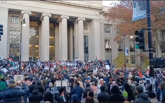 Capture d'écran d'une vidéo d'étudiants pro-palestiniens manifestant au Massachusetts Institute of Technology, 13 novembre 2023. (X. Utilisé conformément à la clause 27a de la loi sur le droit d'auteur) Capture d'écran d'une vidéo d'étudiants pro-palestiniens manifestant au Massachusetts Institute of Technology, 13 novembre 2023. (X. Utilisé conformément à la clause 27a de la loi sur le droit d'auteur)