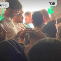 Une capture d'écran de Hersh Goldberg-Polin (à gauche) porté disparu, et de son ami, Aner Shapira, qui a ensuite été déclaré mort, dans un miklat - abri antiatomique public - tôt le 7 octobre 2023. (Crédit : Autorisation)