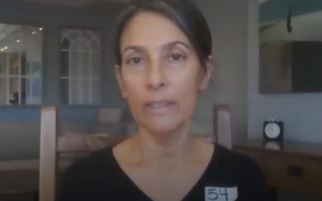 Rachel Goldberg, mère de l'otage du Hamas Hersh Goldberg-Polin, s'adressant à la presse le 29 novembre 2023. (Crédit : Capture d'écran) Rachel Goldberg, mère de l'otage du Hamas Hersh Goldberg-Polin, s'adressant à la presse le 29 novembre 2023. (Crédit : Capture d'écran)