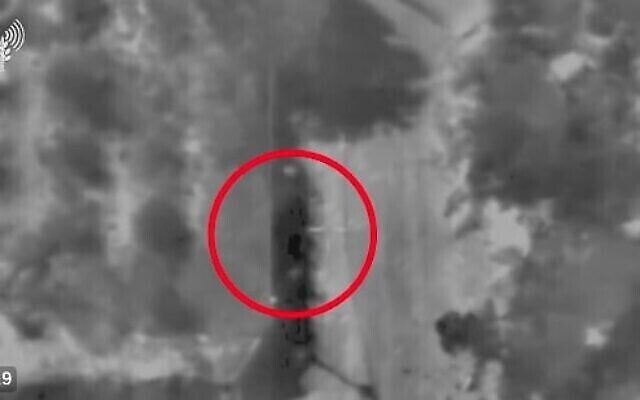 Images des forces terrestres identifiant une cellule terroriste sortant d'un tunnel et dirigeant un avion pour les frapper, le 3 novembre 2023. (Capture d'écran/X)