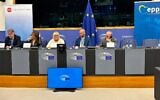 Tamir Werzberger, deuxième à partir de la droite, assistant à une conférence sur l'incitation palestinienne au Parlement européen à Strasbourg, en France, le 21 novembre 2023. (Autorisation)