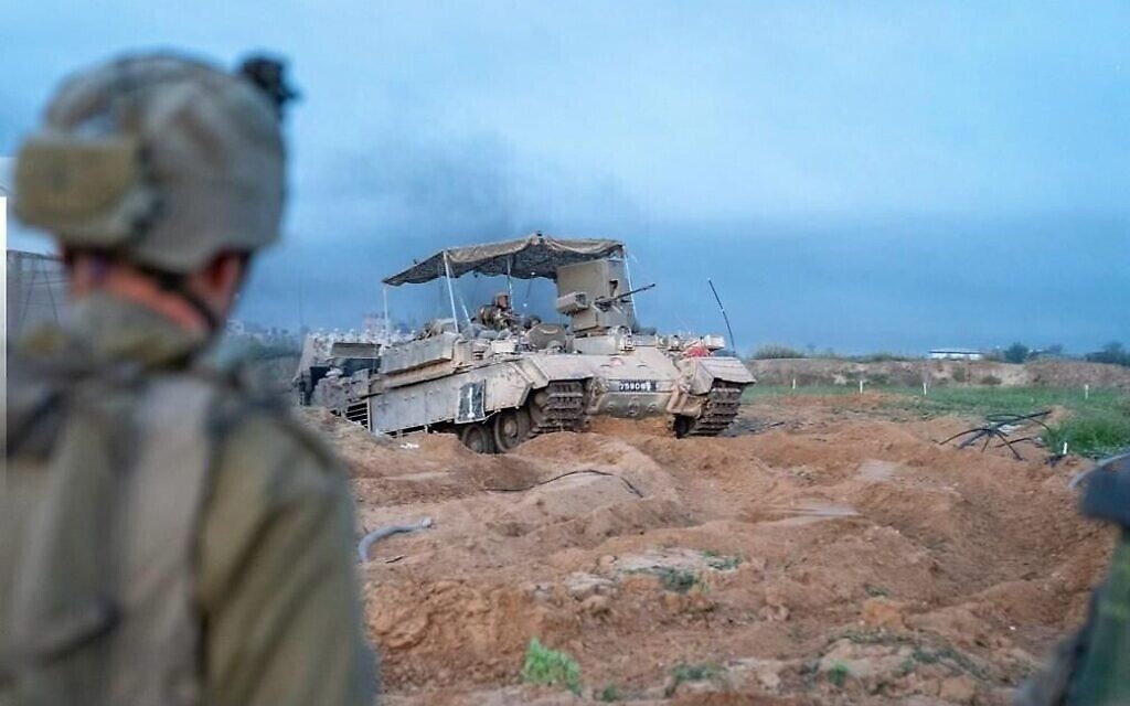 Les forces israéliennes dans la bande de Gaza pendant la guerre contre le Hamas, sur une photo diffusée le 3 novembre 2023. (Crédit : Armée israélienne)