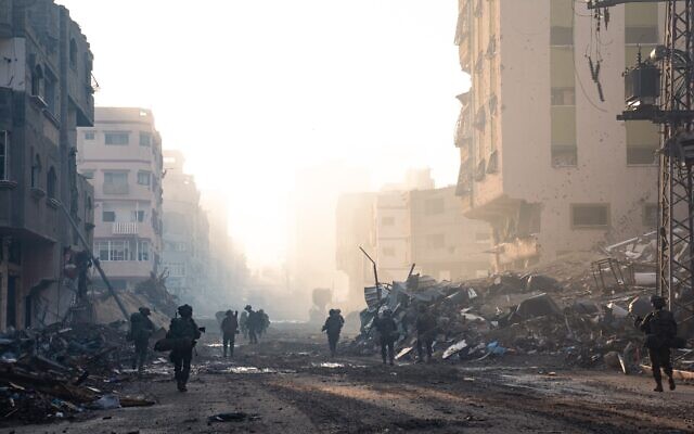 Des soldats de Tsahal dans la bande de Gaza sur une photo diffusée le 20 novembre 2023. (Crédit : Tsahal)