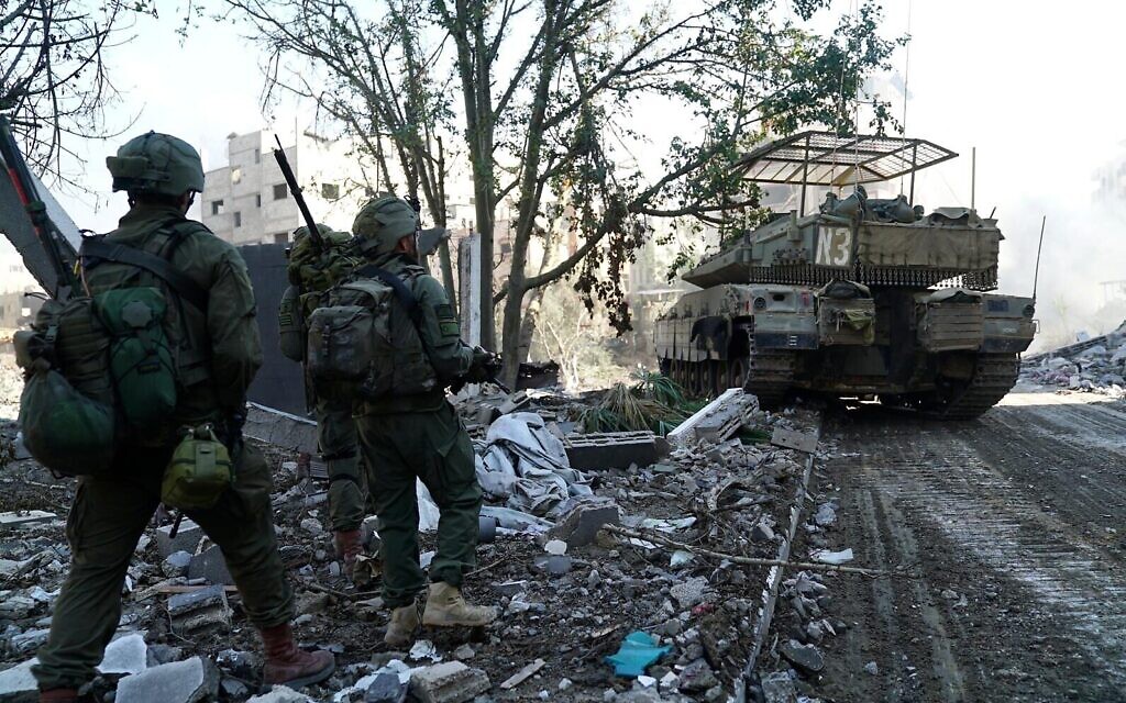 Les soldats israéliens dans la bande de Gaza, le 21 novembre 2023. (Crédit : armée israélienne)