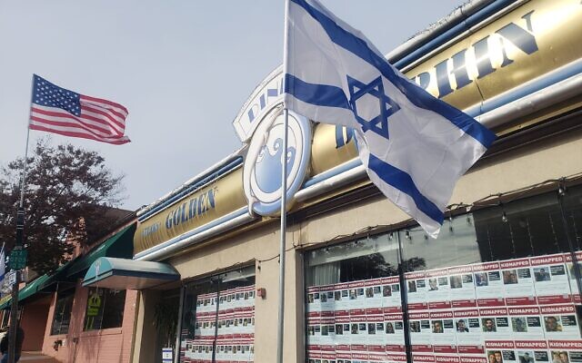 Golden Dolphin Diner à Huntington, à Long Island, le 4 novembre 2023. (Crédit : Matt Lebovic/The Times of Israel)