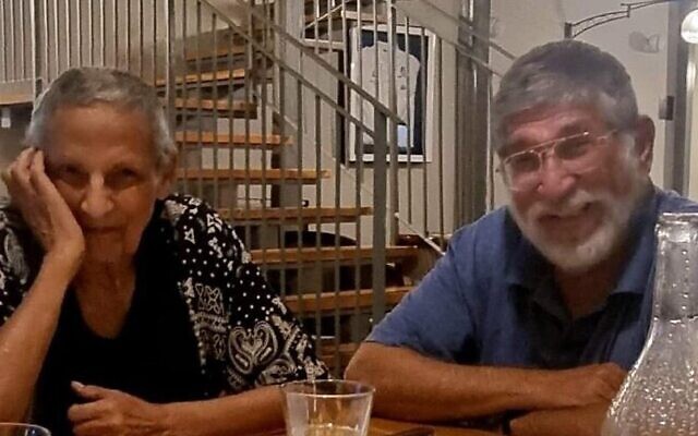 Tami et Yoram Metzger, capturés dans leur maison du kibboutz Nir Oz le 7 octobre 2023. (Autorisation) Tami et Yoram Metzger, capturés dans leur maison du kibboutz Nir Oz le 7 octobre 2023. (Autorisation)