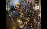 Des manifestants pro-palestiniens se rassemblent devant le restaurant Goldie's, à Philadelphie, le 4 décembre 2023. (Crédit : Capture d'écran X)