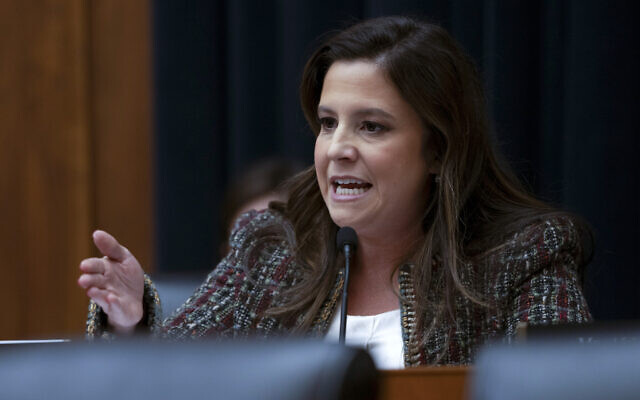 La députée Elise Stefanik s'exprimant lors d'une session de la commission d'Éducation au Capitole, à Washington, le 5 décembre 2023. (Crédit : Mark Schiefelbein/AP) La députée Elise Stefanik s'exprimant lors d'une session de la commission d'Éducation au Capitole, à Washington, le 5 décembre 2023. (Crédit : Mark Schiefelbein/AP)