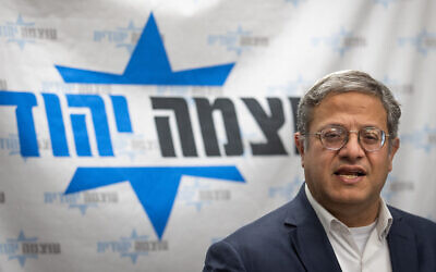 Le ministre d'extrême-droite de la Sécurité nationale, Itamar Ben Gvir, dirigeant une réunion de sa faction Otzma Yehudit à la Knesset, à Jérusalem, le 4 décembre 2023. (Crédit : Oren Ben Hakoon/Flash90)