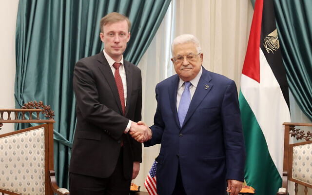 Le conseiller américain à la sécurité nationale, Jake Sullivan, rencontre le président de l'Autorité palestinienne, Mahmoud Abbas, à Ramallah, le 15 décembre 2023. (Crédit : Wafa) Le conseiller américain à la sécurité nationale, Jake Sullivan, rencontre le président de l'Autorité palestinienne, Mahmoud Abbas, à Ramallah, le 15 décembre 2023. (Crédit : Wafa)