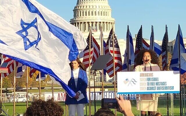 Noa Fay, étudiante militante du Barnard College, s'adresse à la Marche pour Israël le 14 novembre 2023 à Washington, DC. (Autorisation)