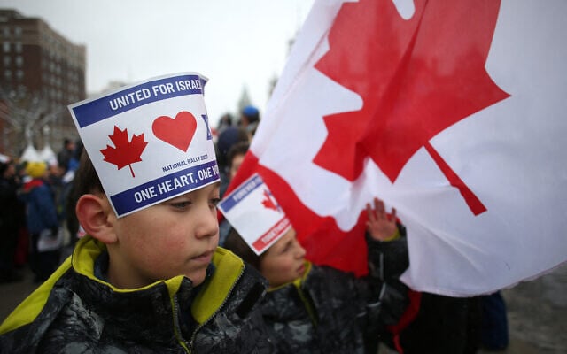 Illustration : Manifestation en soutien à Israël à Ottawa, au Canada, le 4 décembre 2023. (Crédit : Dave Chan/AFP) Illustration : Manifestation en soutien à Israël à Ottawa, au Canada, le 4 décembre 2023. (Crédit : Dave Chan/AFP)