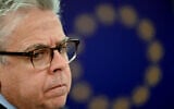 L'envoyé et rapporteur du Parlement européen pour les droits de l'Homme en Turquie s’exprimant lors d'une conférence de presse, à Istanbul, le 6 décembre 2023. (Crédit : Ozan Kose/AFP)