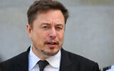 Elon Musk, PDG de X (anciennement Twitter), quittant un forum bipartisan sur l'intelligence artificielle (IA) organisé par le Sénat américain, au Capitole, à Washington, le 13 septembre 2023. (Crédit : Mandel Ngan/AFP)