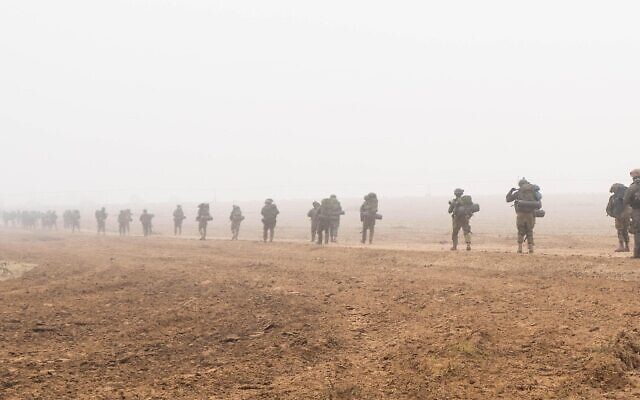Des troupes de l’armée israélienne opérant à l'intérieur de Gaza , sur cette photo publiée le 7 décembre 2023. (Crédit : Armée israélienne)