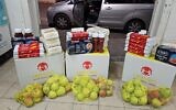 Des colis alimentaires de l’ONG Latet, distribués en octobre 2023 à des Israéliens touchés par la guerre. (Crédit : Latet / Facebook)
