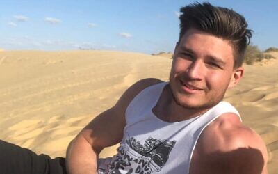 Sasha Trufanov, 27 ans, pris en otage par le Hamas avec sa famille et sa petite amie Sapir Cohen au kibboutz Nir Oz le 7 octobre 2023 (Crédit : Autorisation)