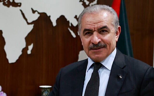 Le Premier ministre de l'Autorité palestinienne Mohammad Shtayyeh dans la ville de Ramallah, en Cisjordanie, le samedi 11 novembre 2023. (Crédit : Ammar Awad / Pool Photo via AP)