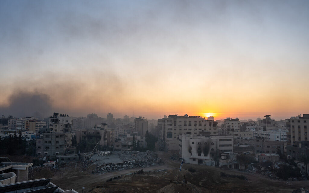La place de la Palestine dans le quartier de Rimal, à Gaza, le 19 décembre 2023. (Crédit : Emanuel Fabian/Times of Israel)