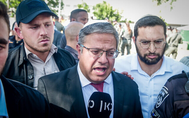 Le ministre de la Sécurité nationale Itamar Ben Gvir, dans le sud de Tel Aviv, le 3 septembre 2023. (Crédit : Avshalom Sassoni/Flash90) Le ministre de la Sécurité nationale Itamar Ben Gvir, dans le sud de Tel Aviv, le 3 septembre 2023. (Crédit : Avshalom Sassoni/Flash90)
