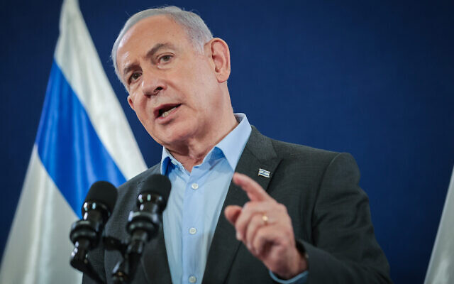 Le Premier ministre Benjamin Netanyahu s'exprime lors d’une conférence de presse le 16 décembre 2023. (Crédit : Noam Revkin Fenton/Flash90) Le Premier ministre Benjamin Netanyahu s'exprime lors d’une conférence de presse le 16 décembre 2023. (Crédit : Noam Revkin Fenton/Flash90)