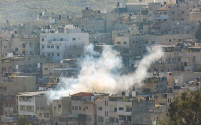 Raid militaire dans la ville de Tulkarem, en Cisjordanie, le 17 décembre 2023. (Crédit : Nasser Ishtayeh/Flash90