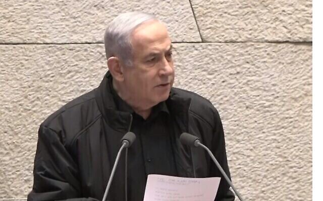 Le Premier ministre Benjamin Netanyahu s'exprime à la Knesset, le 25 décembre 2023. (Capture d'écran, utilisée conformément à l'article 27a de la loi sur le droit d'auteur) Le Premier ministre Benjamin Netanyahu s'exprime à la Knesset, le 25 décembre 2023. (Capture d'écran, utilisée conformément à l'article 27a de la loi sur le droit d'auteur)