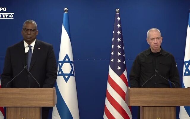 Le ministre de la Défense Yoav Gallant lors d'une conférence de presse conjointe avec le secrétaire américain à la Défense Lloyd Austin, à Tel Aviv, le 18 décembre 2023. (Crédit : Capture d'écran YouTube) Le ministre de la Défense Yoav Gallant lors d'une conférence de presse conjointe avec le secrétaire américain à la Défense Lloyd Austin, à Tel Aviv, le 18 décembre 2023. (Crédit : Capture d'écran YouTube)